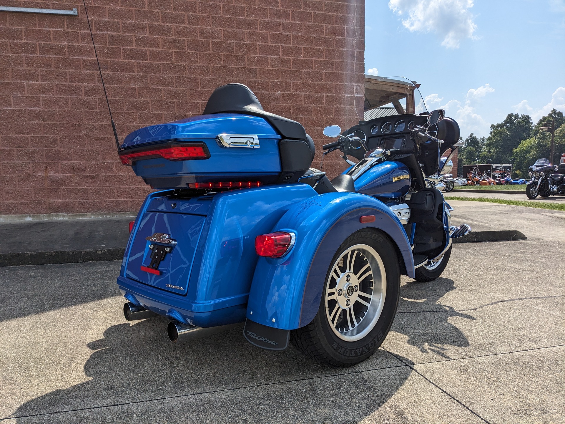 2017 Harley-Davidson Tri Glide® Ultra in Effingham, Illinois - Photo 3