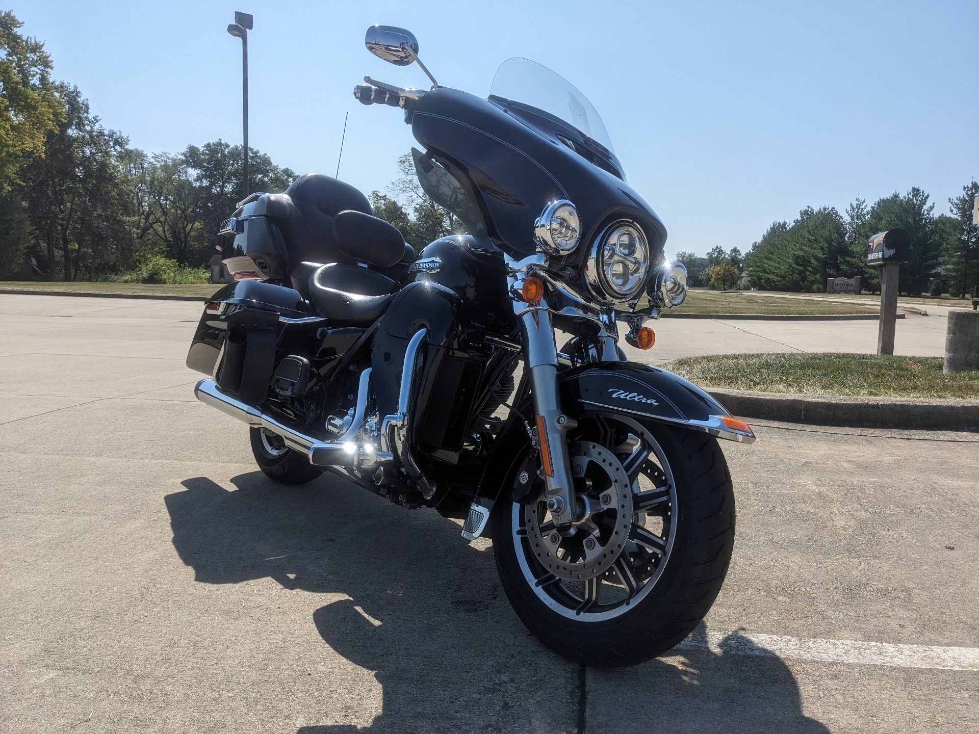 2015 Harley-Davidson Electra Glide® Ultra Classic® in Effingham, Illinois - Photo 2