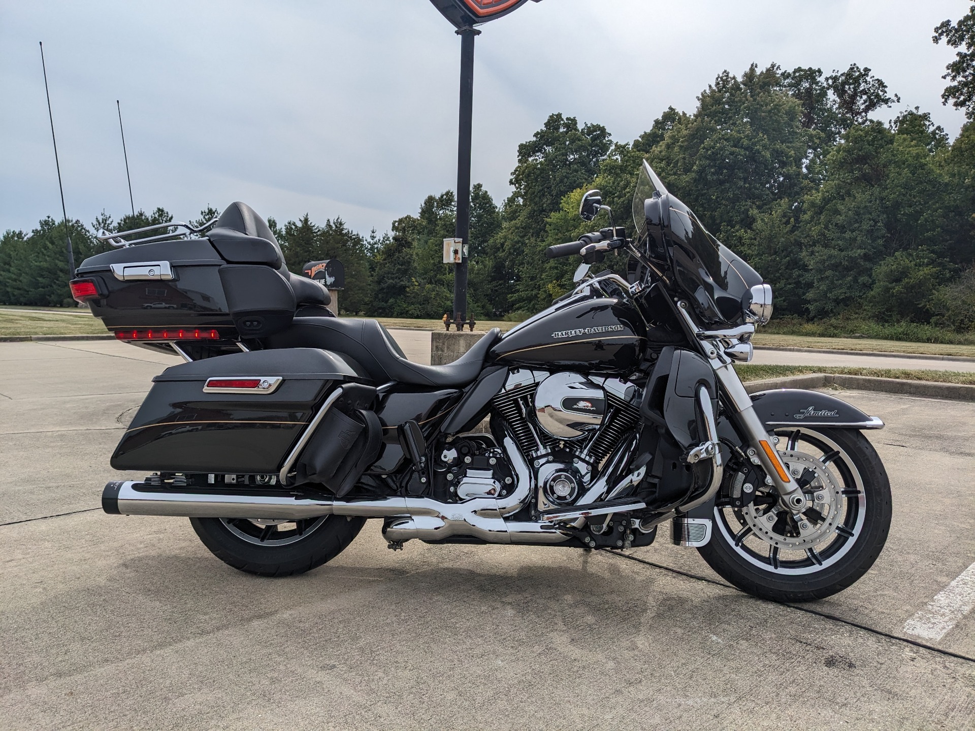 2016 Harley-Davidson Ultra Limited Low in Effingham, Illinois - Photo 1