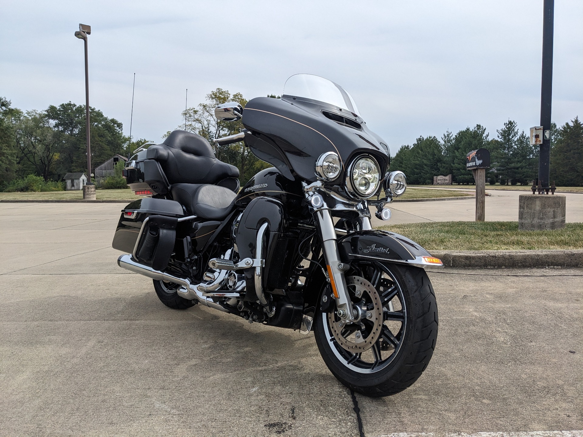 2016 Harley-Davidson Ultra Limited Low in Effingham, Illinois - Photo 2