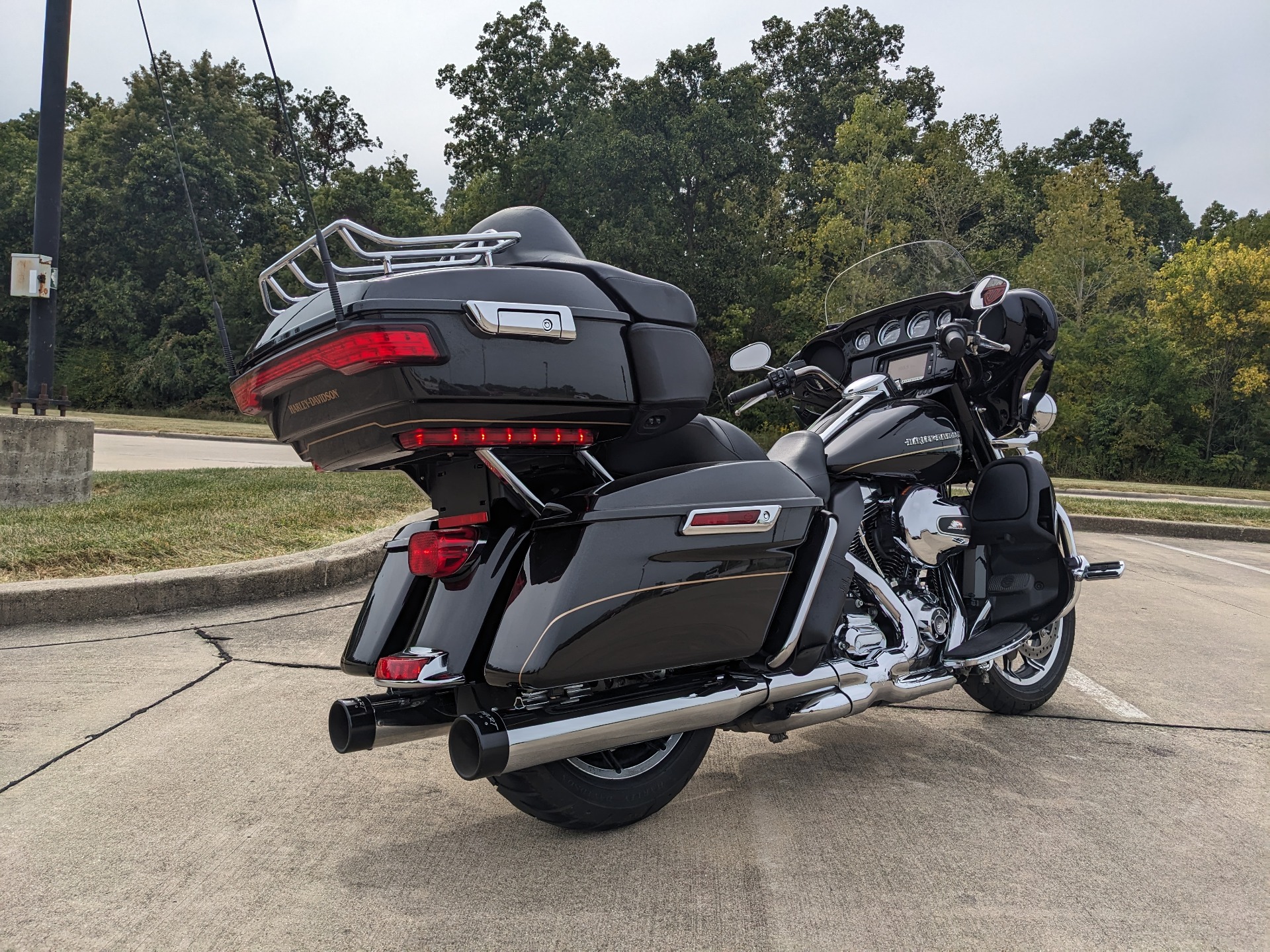 2016 Harley-Davidson Ultra Limited Low in Effingham, Illinois - Photo 3