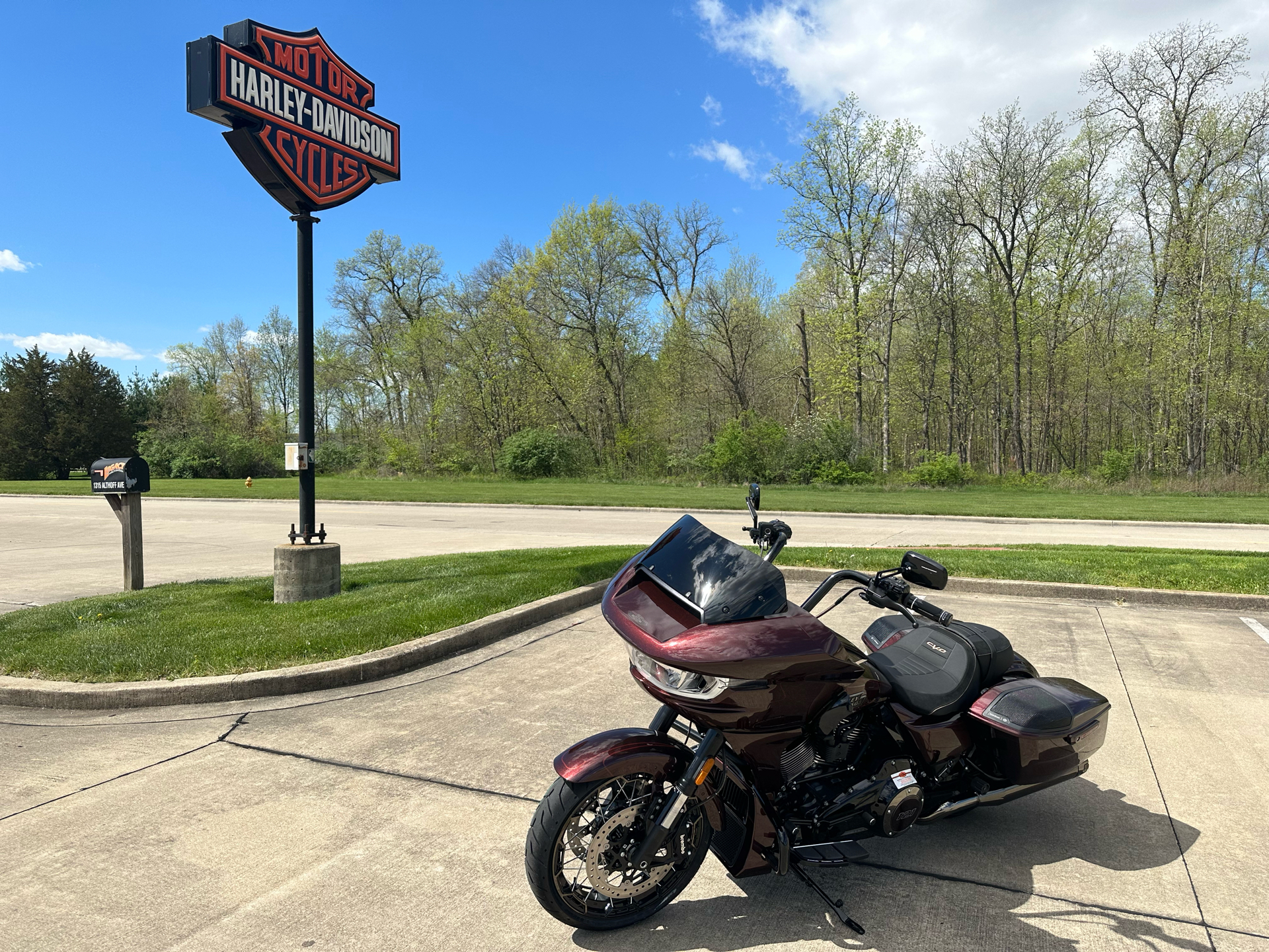 2024 Harley-Davidson CVO™ Road Glide® in Effingham, Illinois - Photo 5