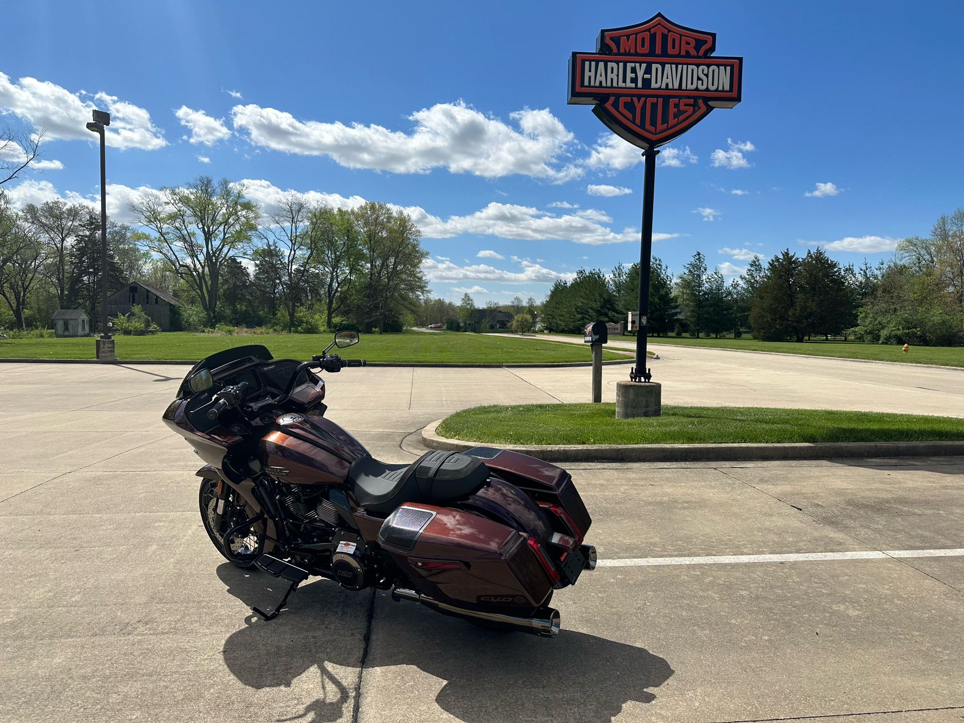 2024 Harley-Davidson CVO™ Road Glide® in Effingham, Illinois - Photo 4