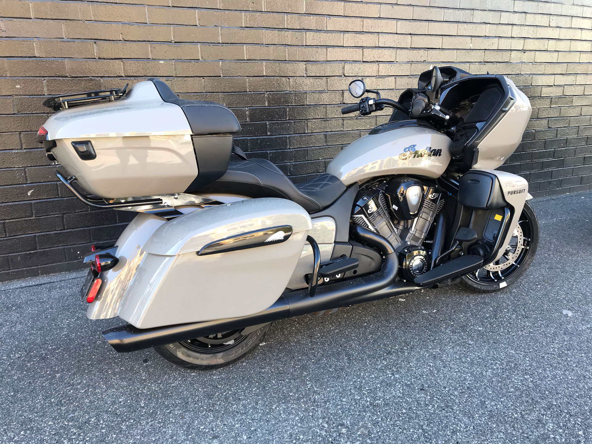 2023 Indian Motorcycle Pursuit® Dark Horse® Icon with Premium Package in San Jose, California - Photo 3