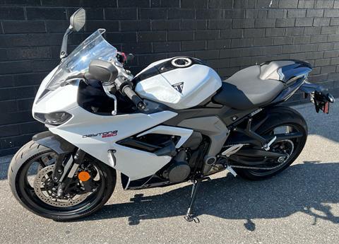 2025 Triumph Daytona 660 in San Jose, California - Photo 5