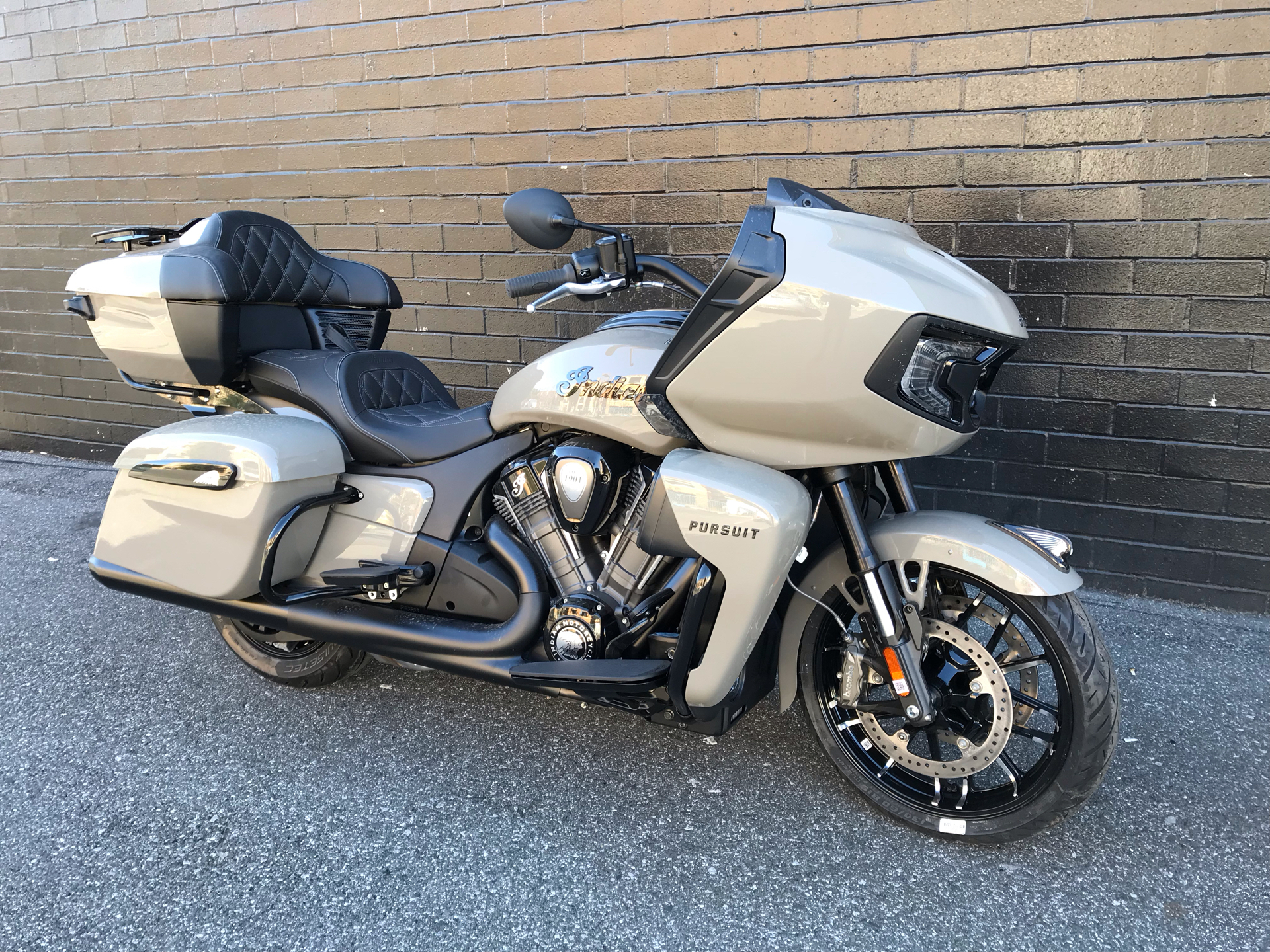 2023 Indian Motorcycle Pursuit® Dark Horse® with Premium Package in San Jose, California - Photo 2