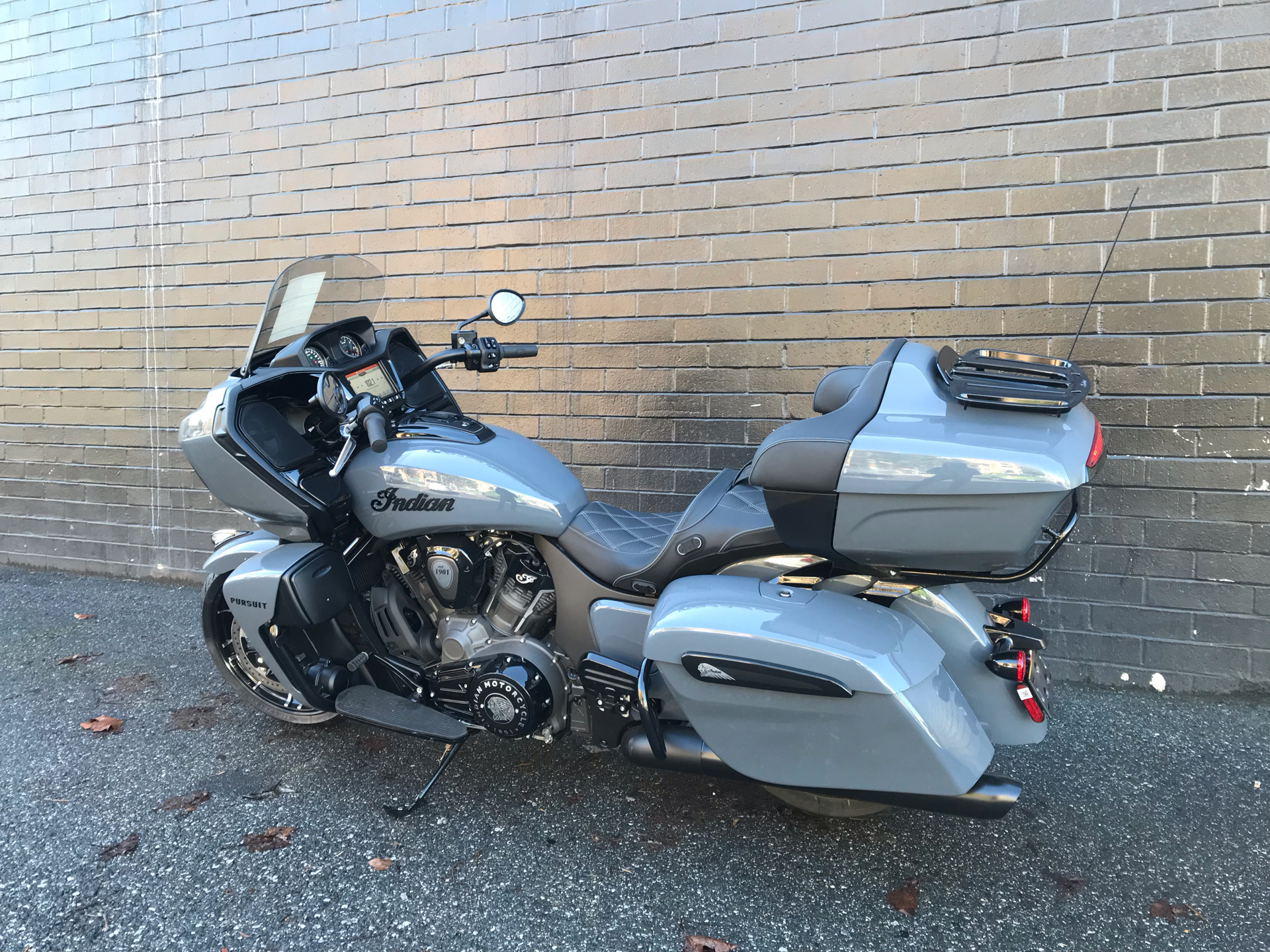 2023 Indian Motorcycle Pursuit® Dark Horse® with Premium Package in San Jose, California - Photo 5
