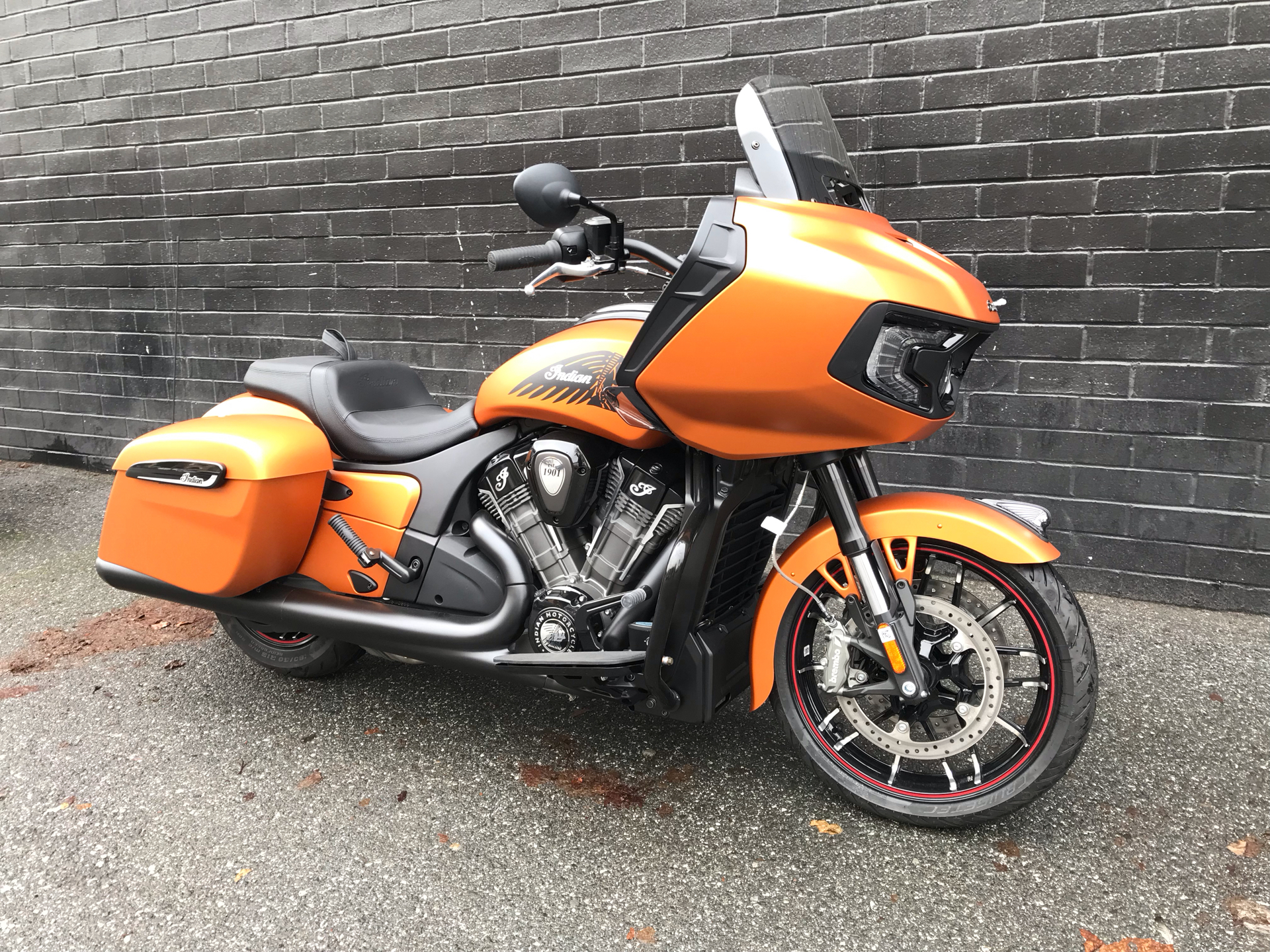 2023 Indian Motorcycle Challenger® Dark Horse® Icon in San Jose, California - Photo 2