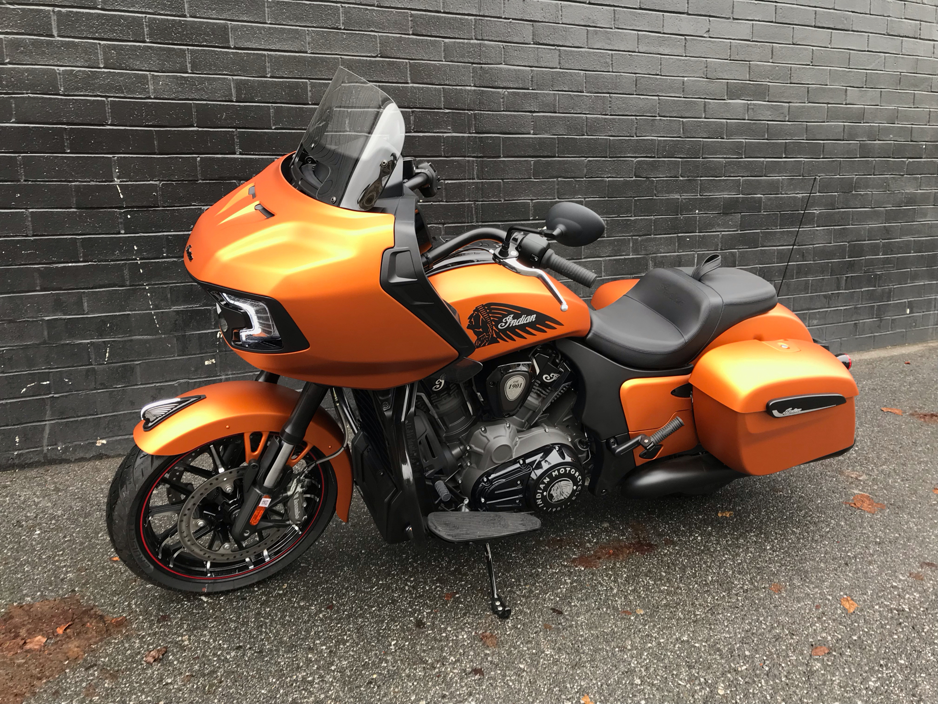 2023 Indian Motorcycle Challenger® Dark Horse® Icon in San Jose, California - Photo 6