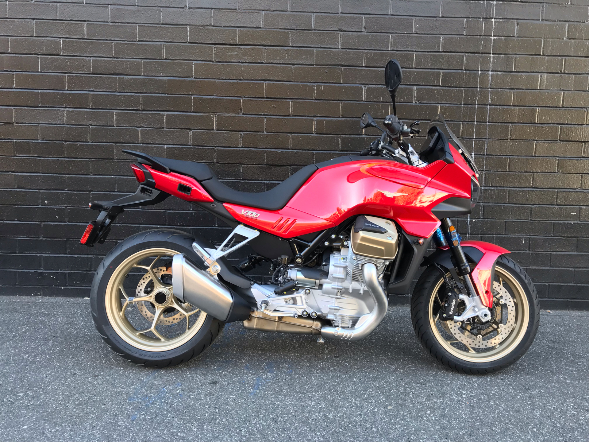 2024 Moto Guzzi V100 Mandello in San Jose, California - Photo 1