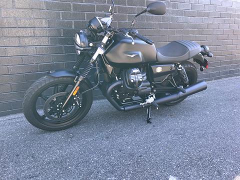 2022 Moto Guzzi V7 Stone E5 in San Jose, California - Photo 5