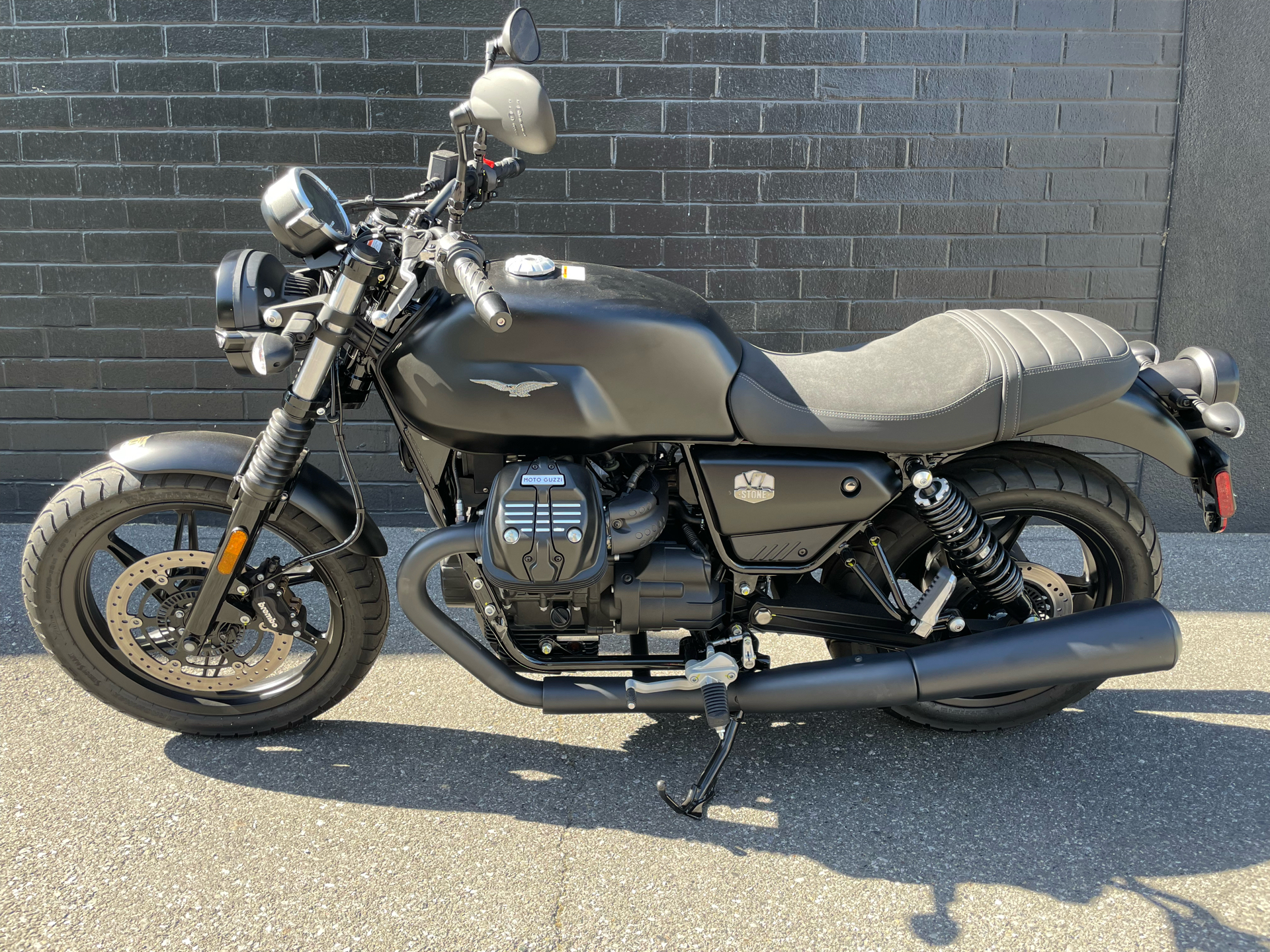 2022 Moto Guzzi V7 Stone E5 in San Jose, California - Photo 3