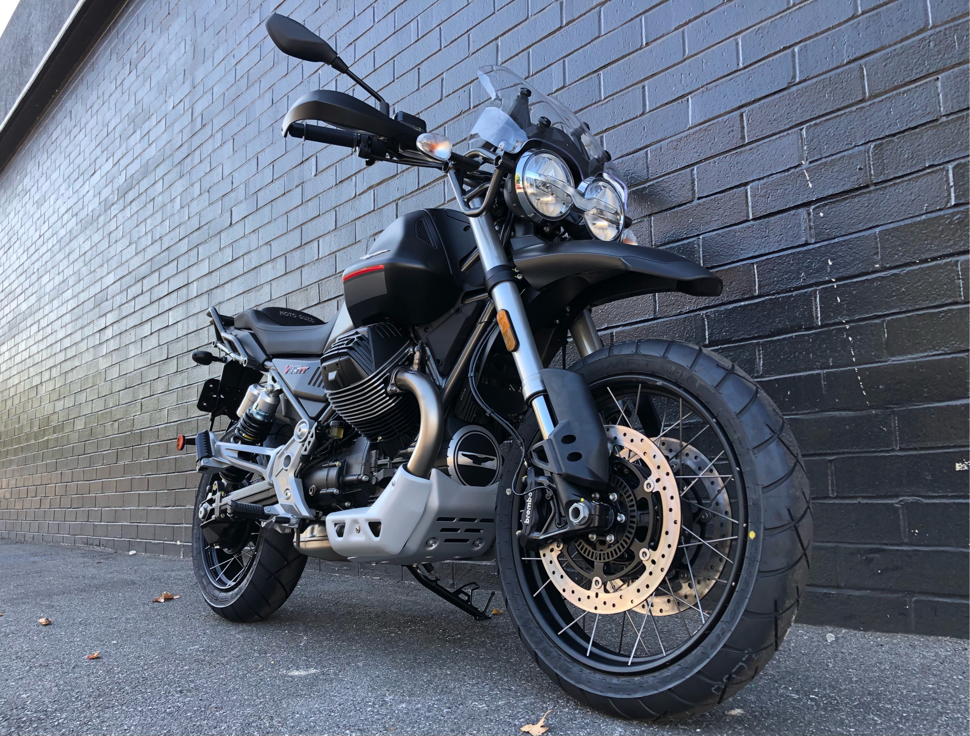 2021 Moto Guzzi V85 TT E5 in San Jose, California - Photo 2