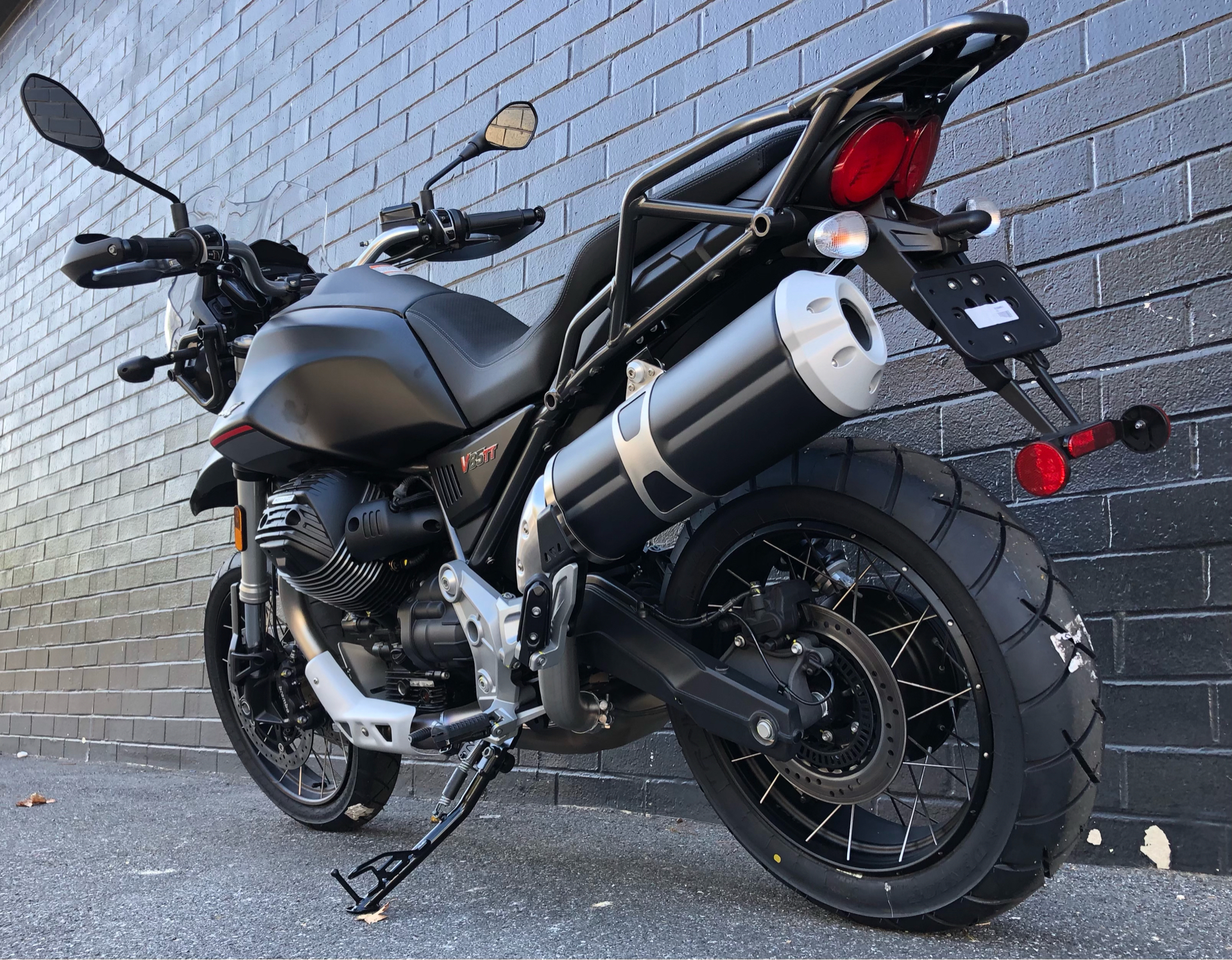 2021 Moto Guzzi V85 TT E5 in San Jose, California - Photo 5