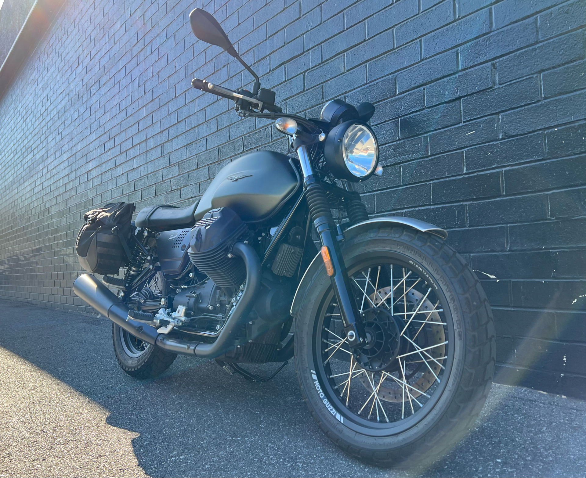 2020 Moto Guzzi V7 III Rough in San Jose, California - Photo 2
