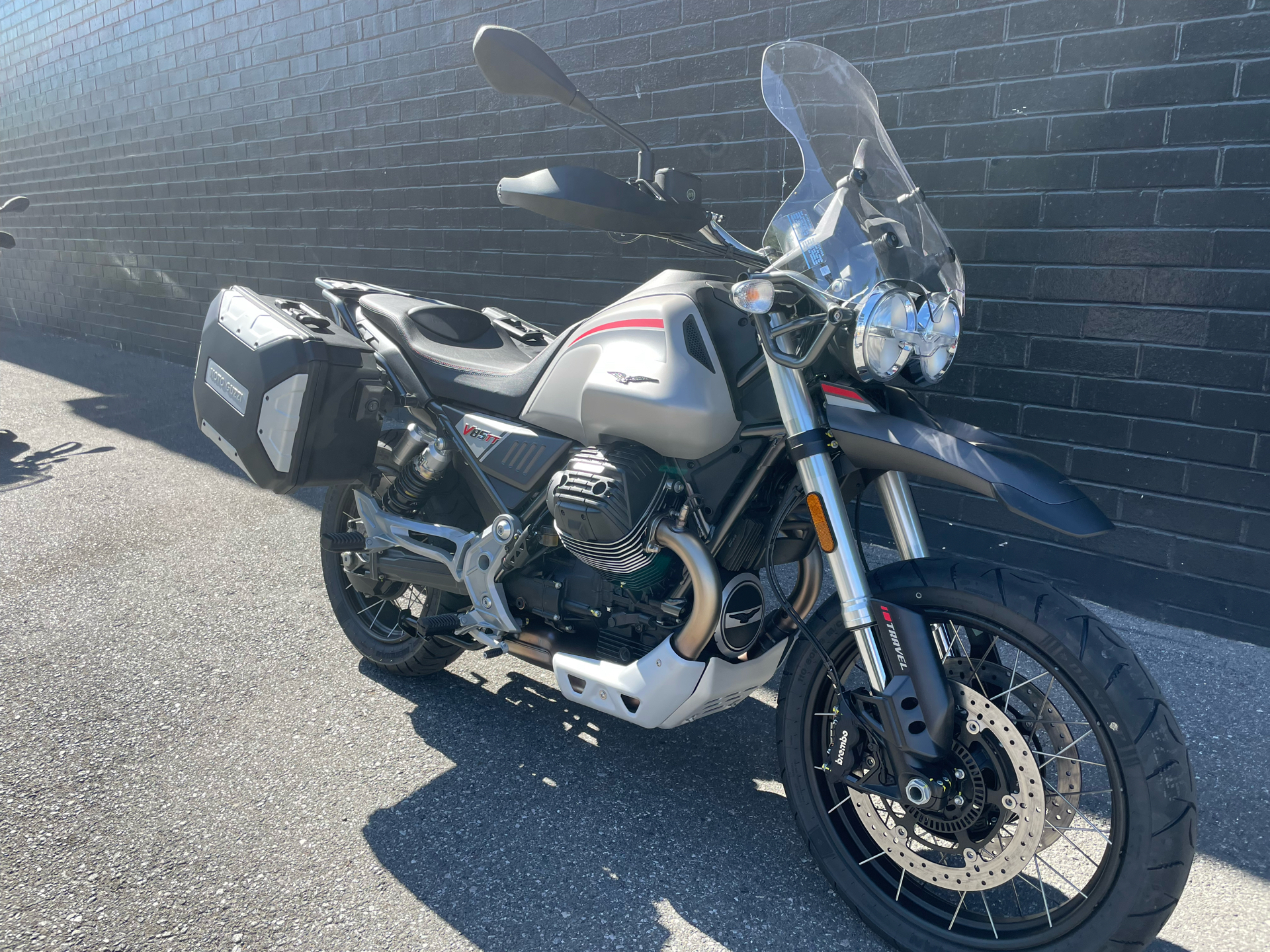 2022 Moto Guzzi V85 TT Travel E5 in San Jose, California - Photo 2