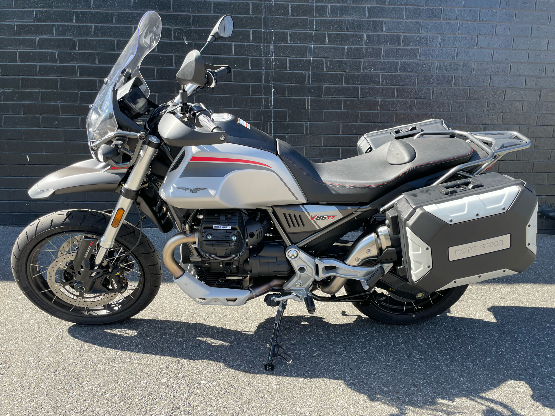 2022 Moto Guzzi V85 TT Travel E5 in San Jose, California - Photo 4
