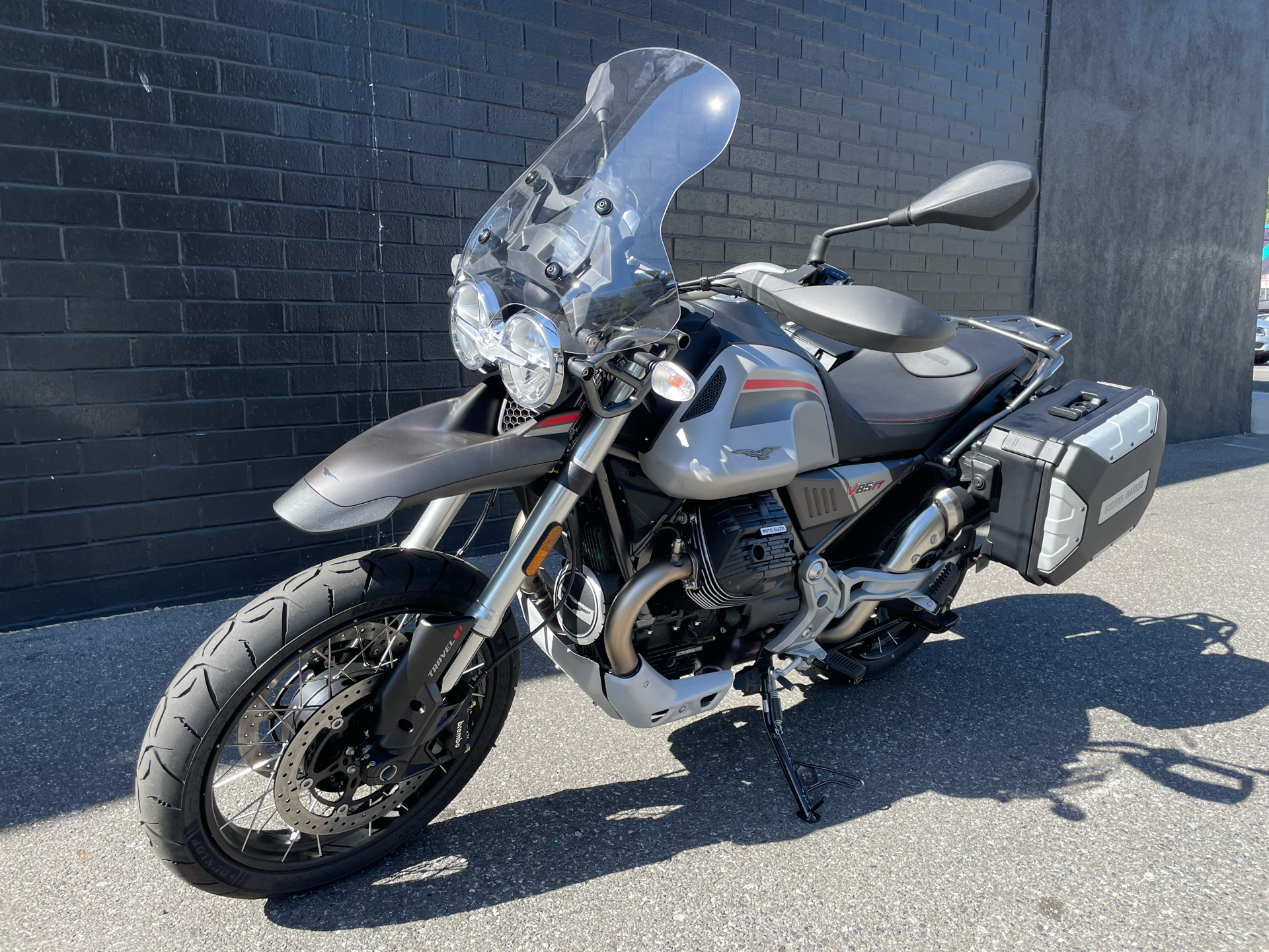 2022 Moto Guzzi V85 TT Travel E5 in San Jose, California - Photo 5