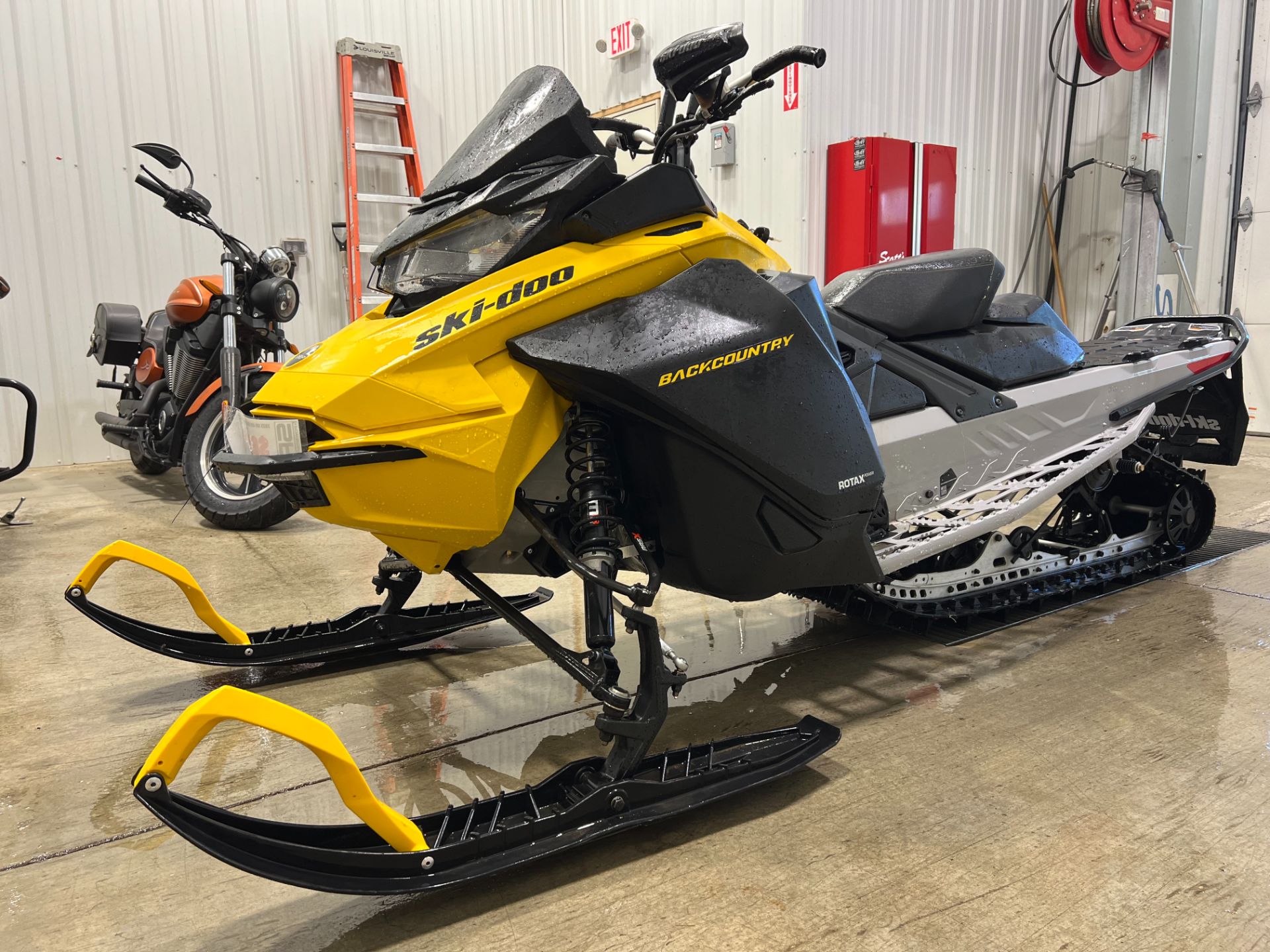 2023 Ski-Doo Backcountry Sport 600 EFI 146” w/Electric Start & Reverse in Turner, Maine - Photo 3