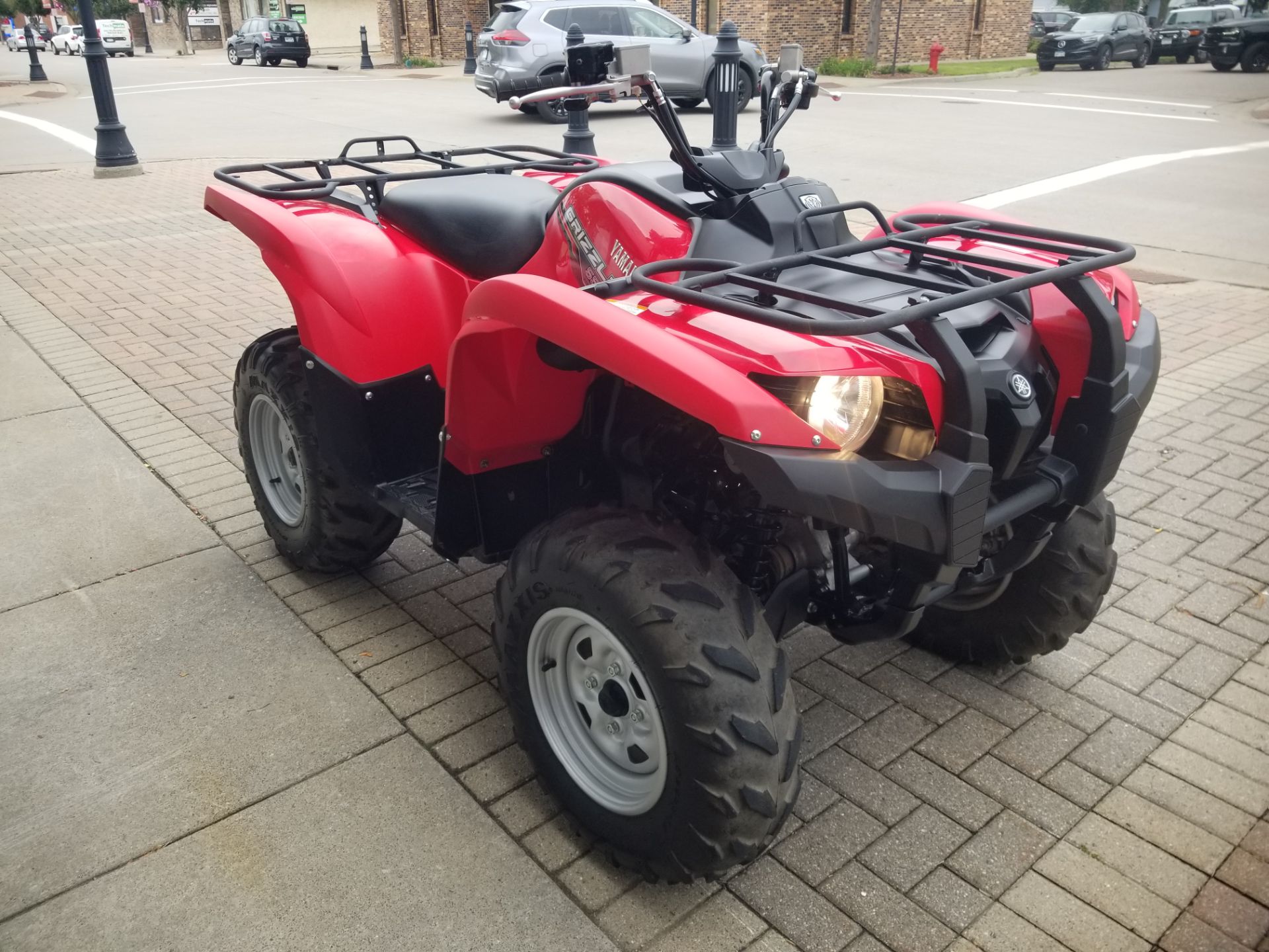 2014 Yamaha Grizzly 550 FI Auto. 4x4 EPS in Osseo, Minnesota - Photo 4