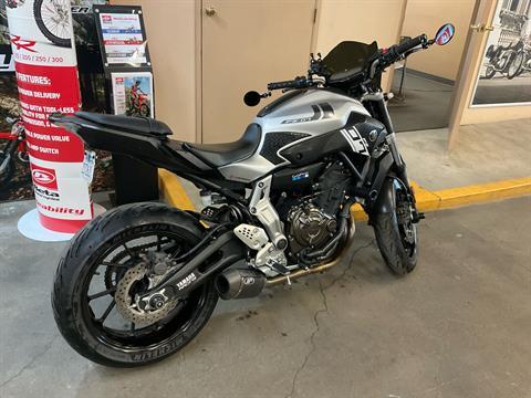 2017 Yamaha FZ-07 in Bakersfield, California - Photo 2