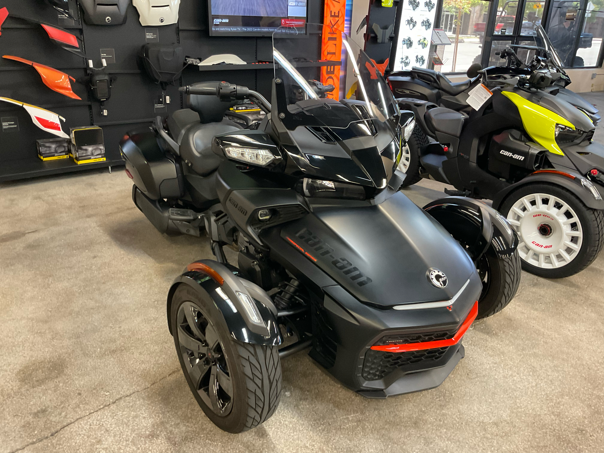 2016 Can-Am Spyder F3 Limited Special Series in Bakersfield, California - Photo 3