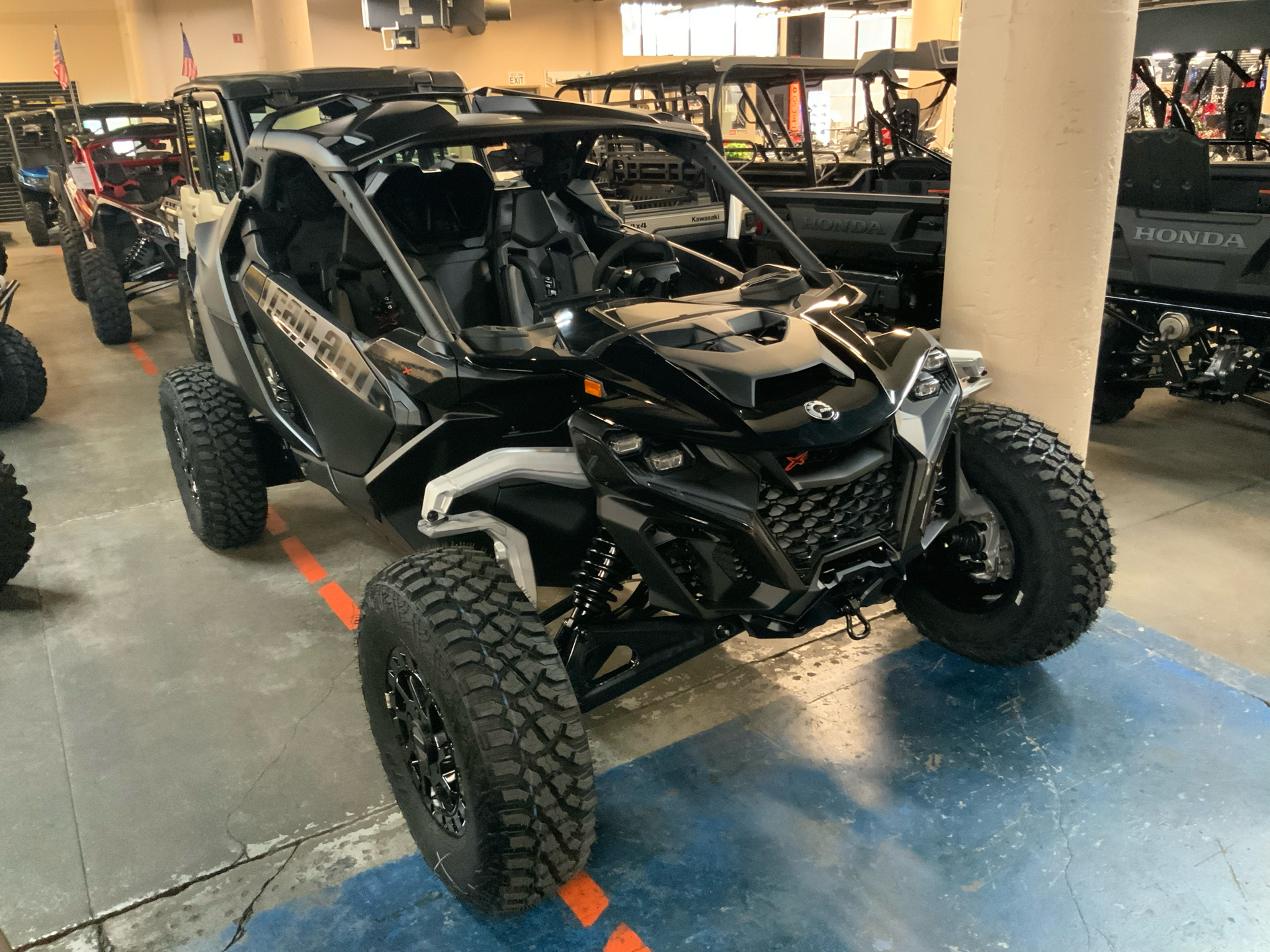 2024 Can-Am Maverick R X RS with Smart-Shox 999T DCT in Bakersfield, California - Photo 2
