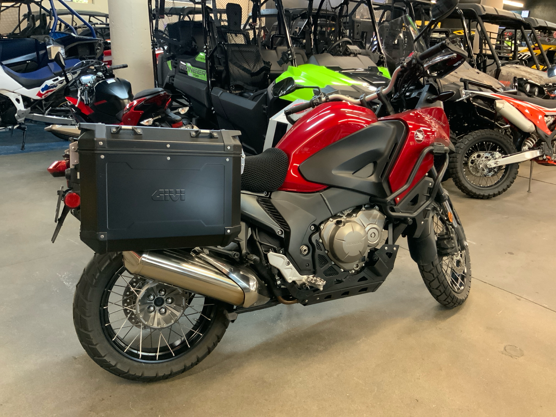 2017 Honda VFR1200X in Bakersfield, California - Photo 2