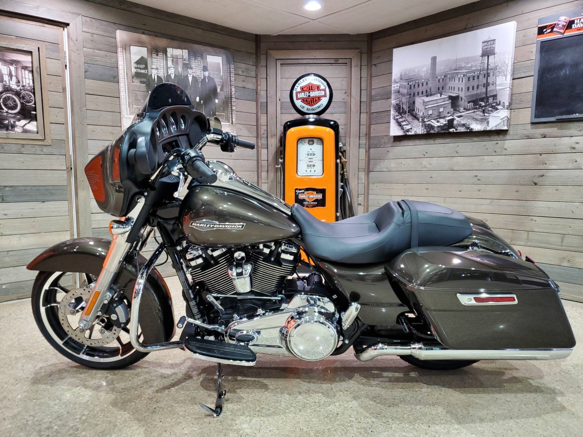2021 Harley-Davidson Street Glide® in Kokomo, Indiana - Photo 6