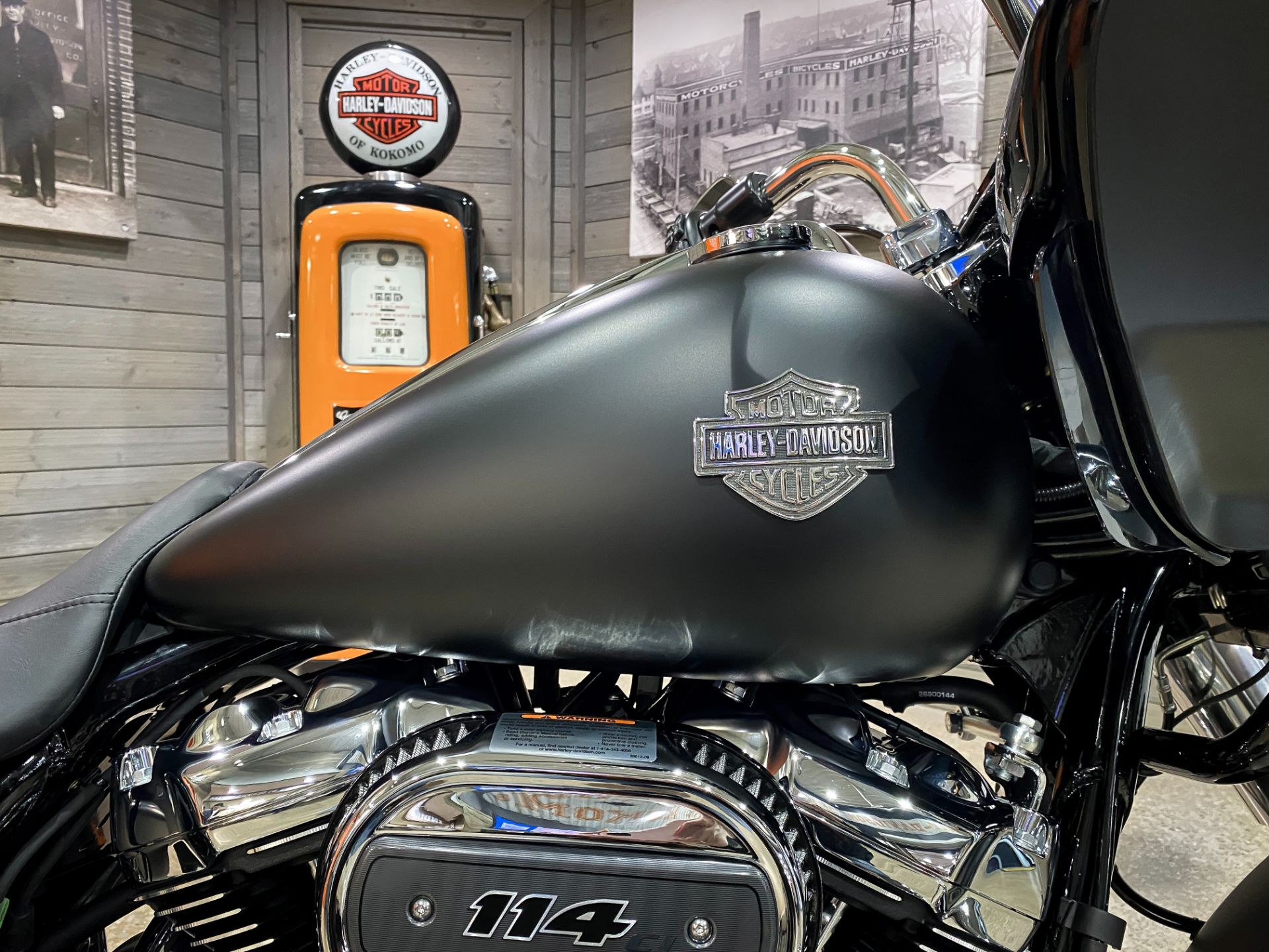 2022 Harley-Davidson Road Glide® Special in Kokomo, Indiana - Photo 2