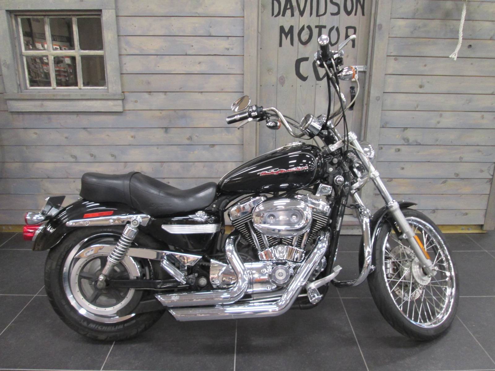 Used 2005 Harley Davidson Sportster Xl 1200 Custom Motorcycles In Lafayette In 454396 Vivid Black