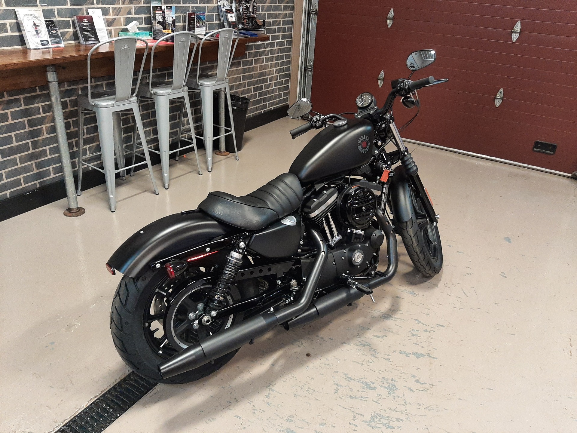 2021 Harley-Davidson Iron 883 in Michigan City, Indiana - Photo 2