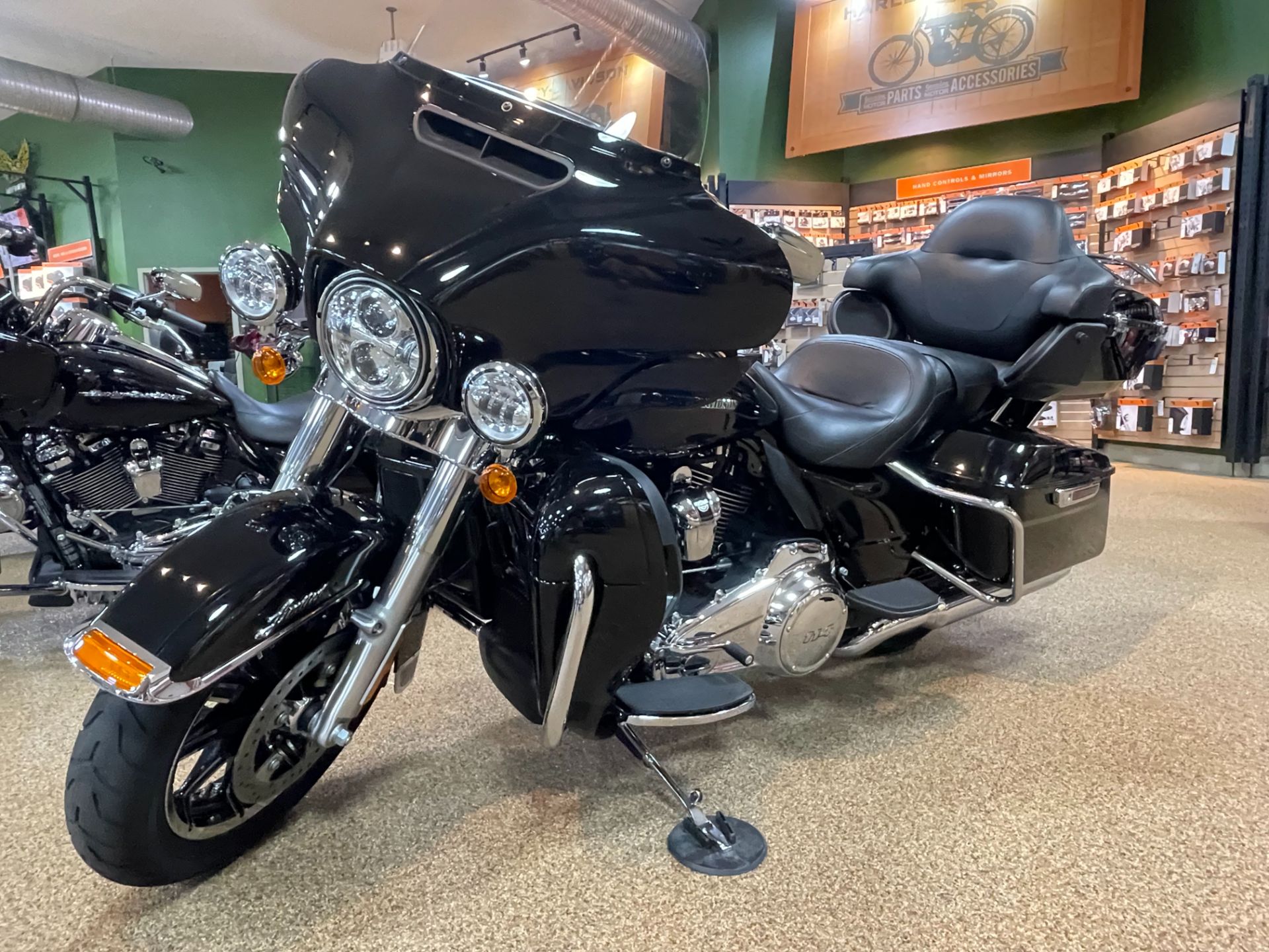2019 Harley-Davidson Ultra Limited in Valparaiso, Indiana - Photo 2
