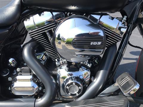 2016 Harley-Davidson Street Glide® in Plainfield, Indiana - Photo 7