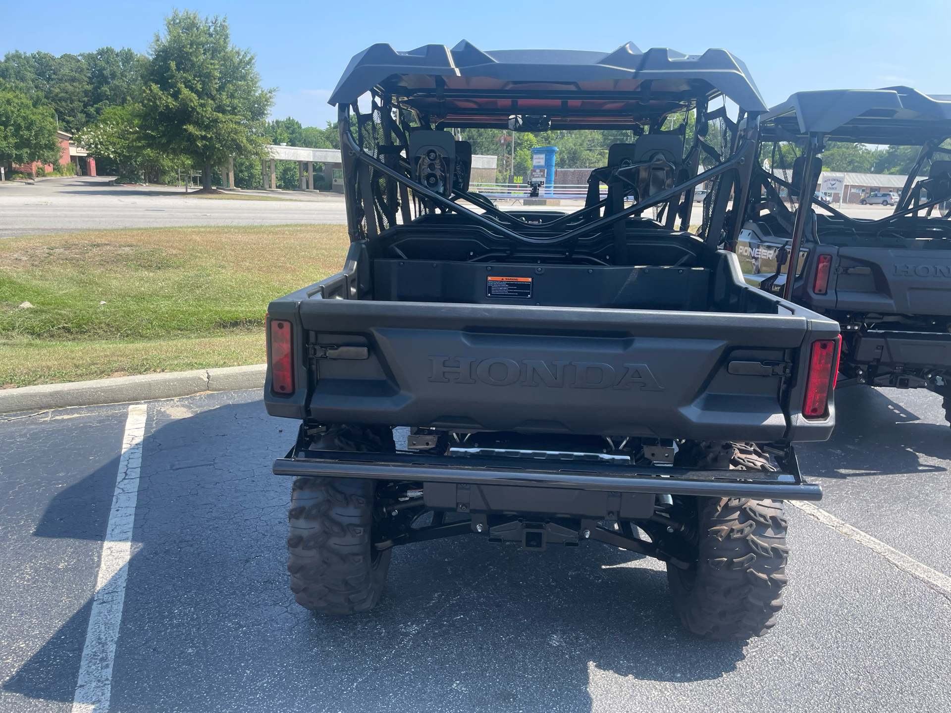 2023 Honda Pioneer 1000-6 Deluxe Crew in Florence, South Carolina - Photo 4