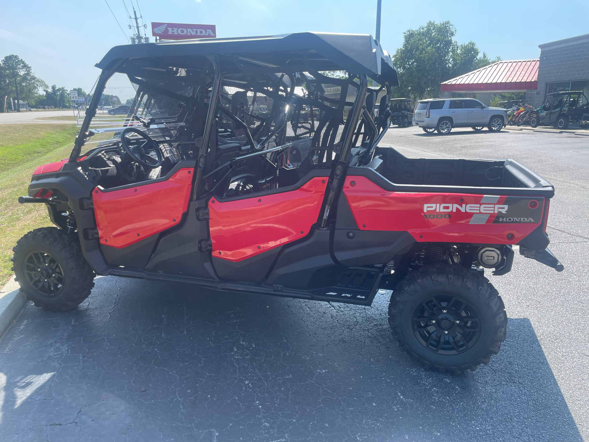 2023 Honda Pioneer 1000-6 Deluxe Crew in Florence, South Carolina - Photo 6