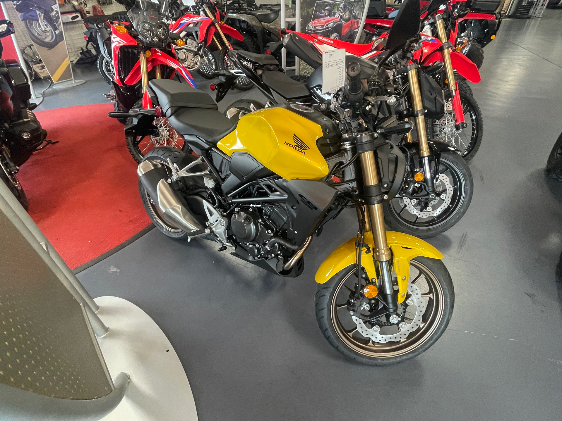 2024 Honda CB300R ABS in Florence, South Carolina - Photo 9
