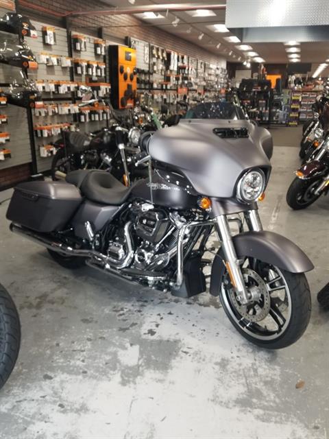 2017 Harley-Davidson Street Glide® Special in Leominster, Massachusetts