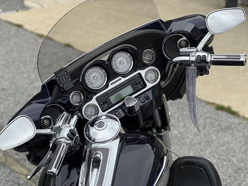 2012 Harley-Davidson CVO™ Ultra Classic® Electra Glide® in Frederick, Maryland - Photo 5