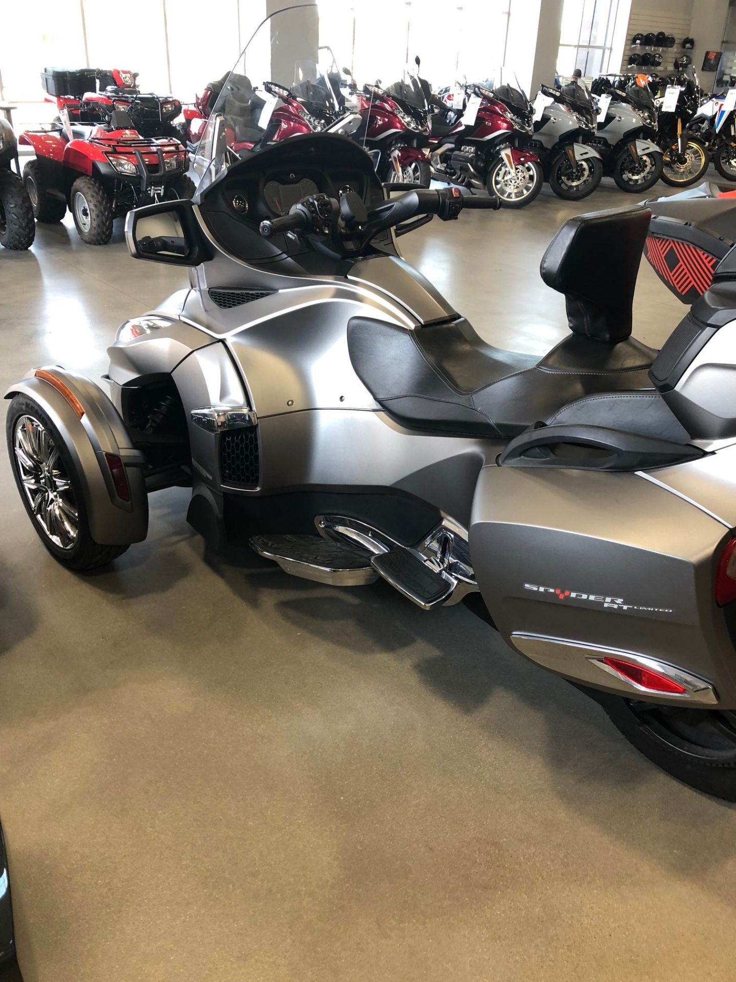 2014 Can-Am Spyder® RT Limited in Suamico, Wisconsin - Photo 5