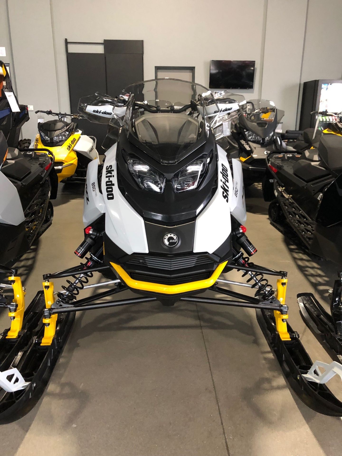 2024 Ski-Doo MXZ Adrenaline with Blizzard Package 129 850 E-TEC ES Ice Ripper XT 1.25 in Suamico, Wisconsin - Photo 2