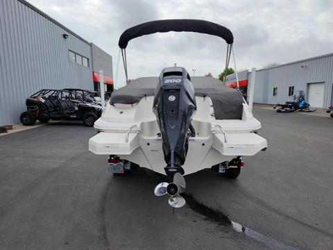 2013 Sea Ray 220 Sundeck Outboard in Kaukauna, Wisconsin - Photo 6