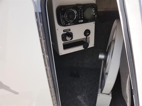 2013 Sea Ray 220 Sundeck Outboard in Kaukauna, Wisconsin - Photo 19