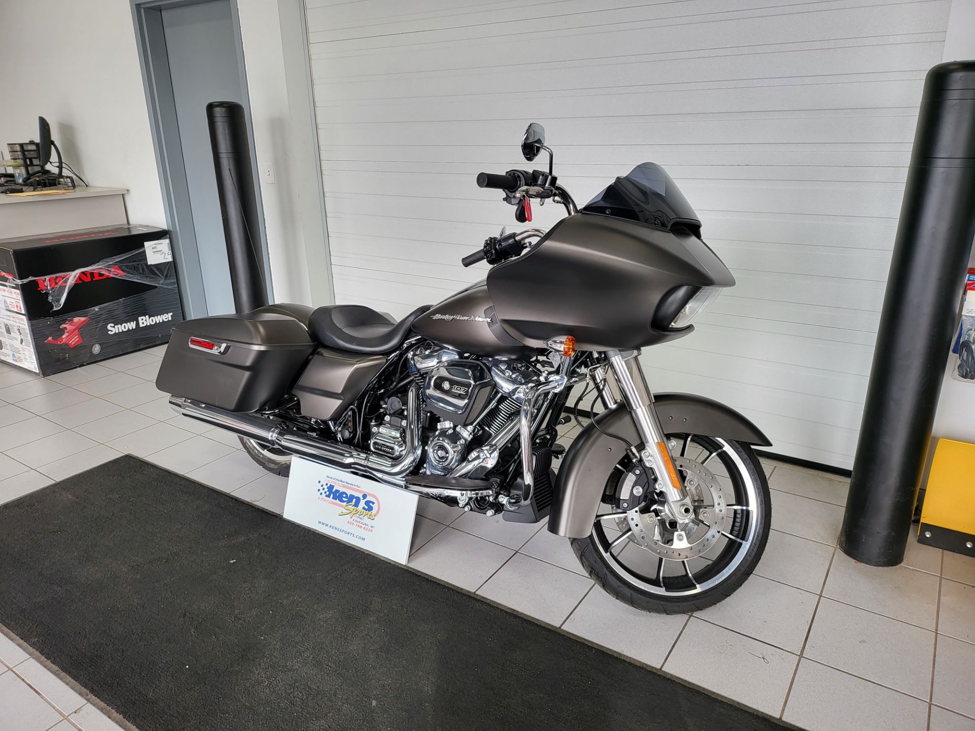 2020 Harley-Davidson Road Glide® in Kaukauna, Wisconsin - Photo 2
