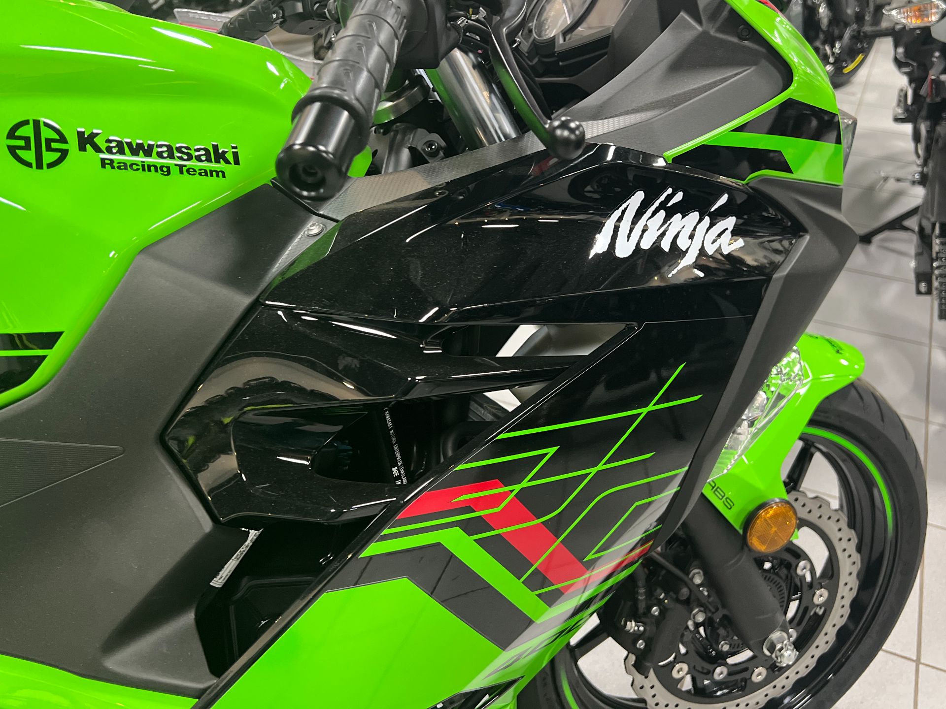 2023 Kawasaki Ninja 400 ABS KRT Edition in Kaukauna, Wisconsin - Photo 6