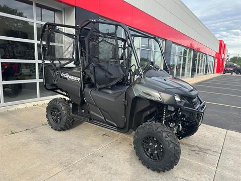 2025 Honda Pioneer 700-4 Deluxe in Kaukauna, Wisconsin - Photo 4