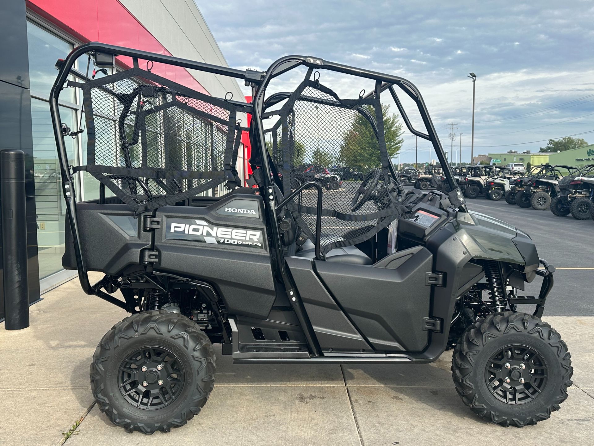 2025 Honda Pioneer 700-4 Deluxe in Kaukauna, Wisconsin - Photo 5