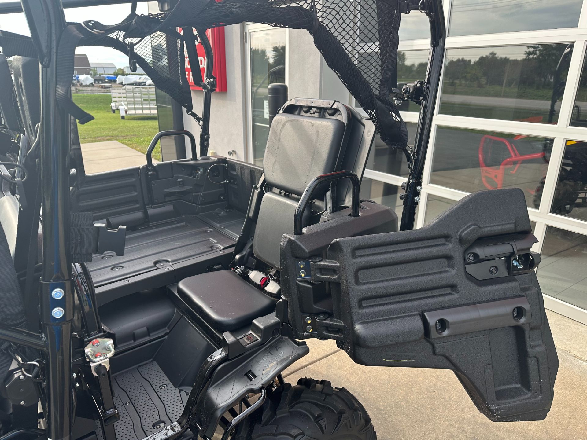 2025 Honda Pioneer 700-4 Deluxe in Kaukauna, Wisconsin - Photo 11