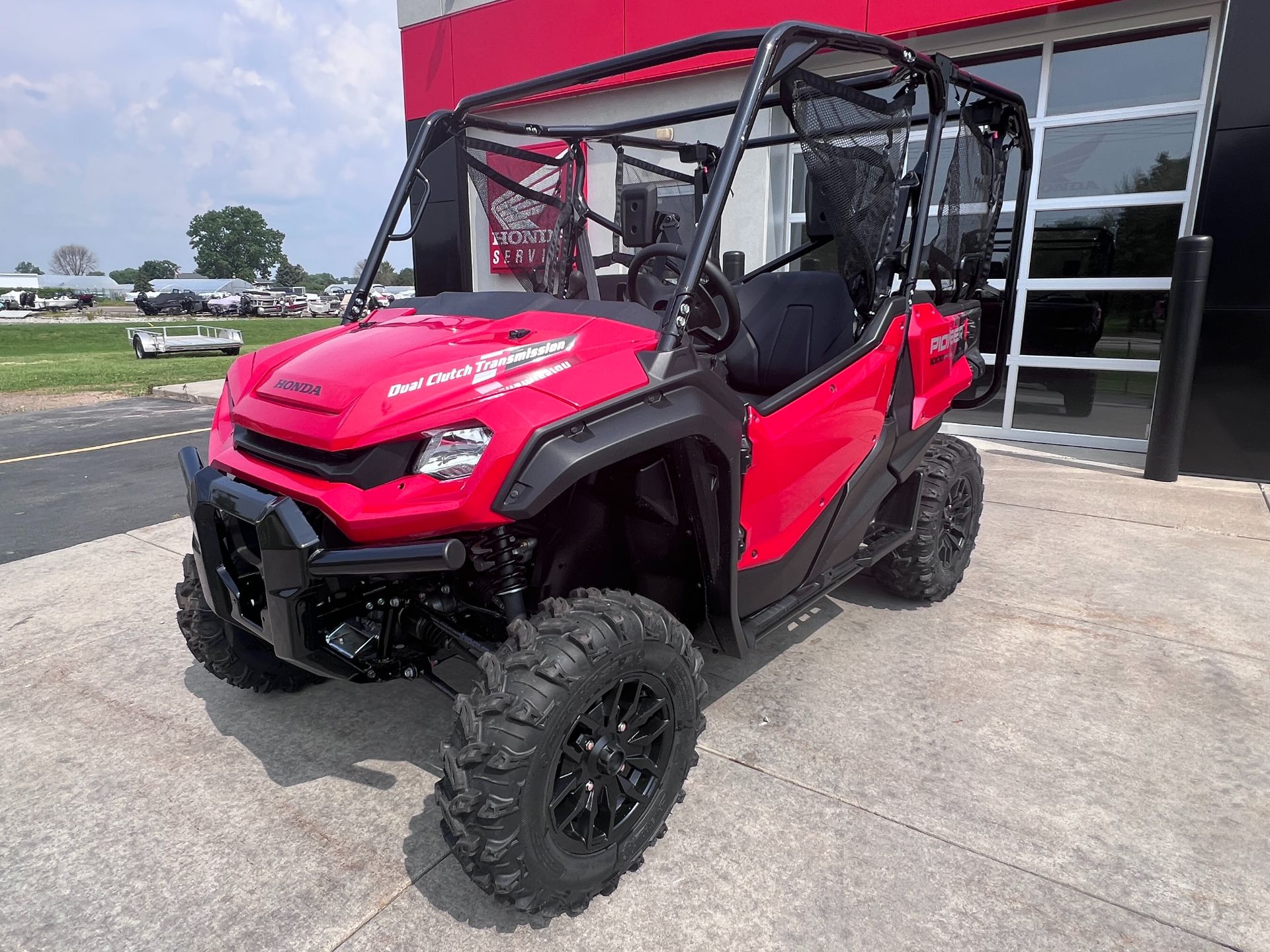 2024 Honda Pioneer 1000-5 Deluxe in Kaukauna, Wisconsin - Photo 2