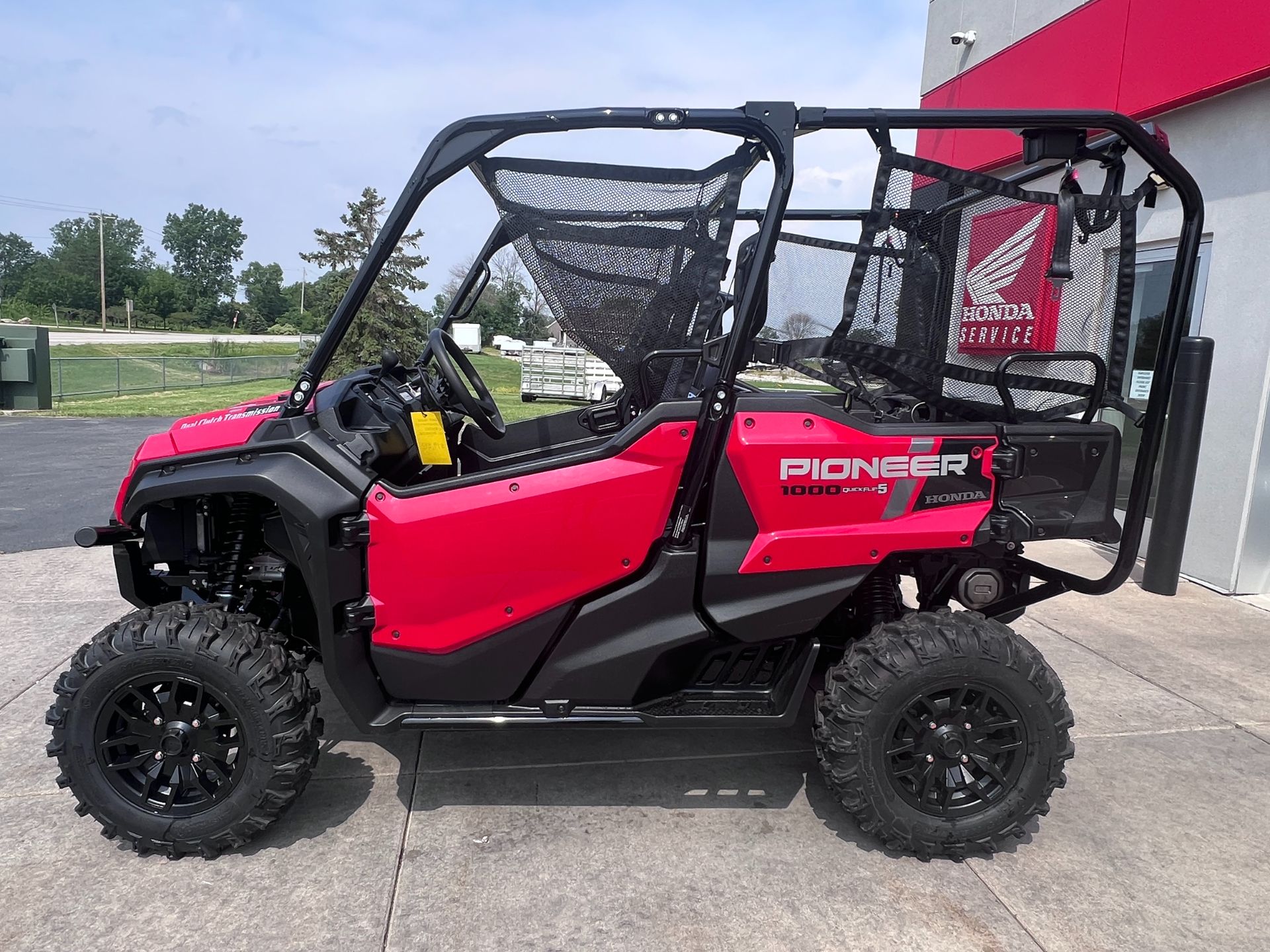 2024 Honda Pioneer 1000-5 Deluxe in Kaukauna, Wisconsin - Photo 6